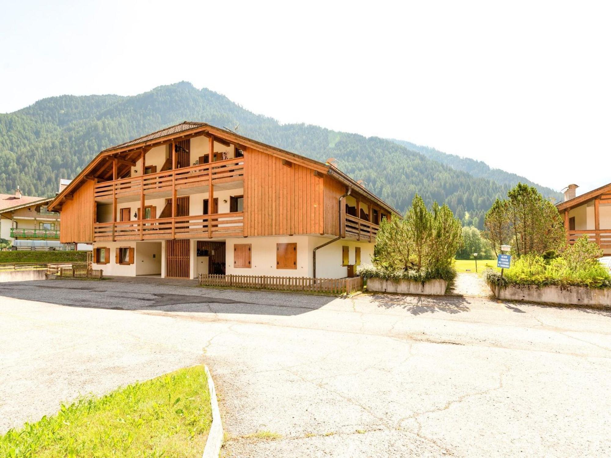 Spacious Chalet With Garden Near Ski Area In Tyrol Поцца-ди-Фасса Экстерьер фото